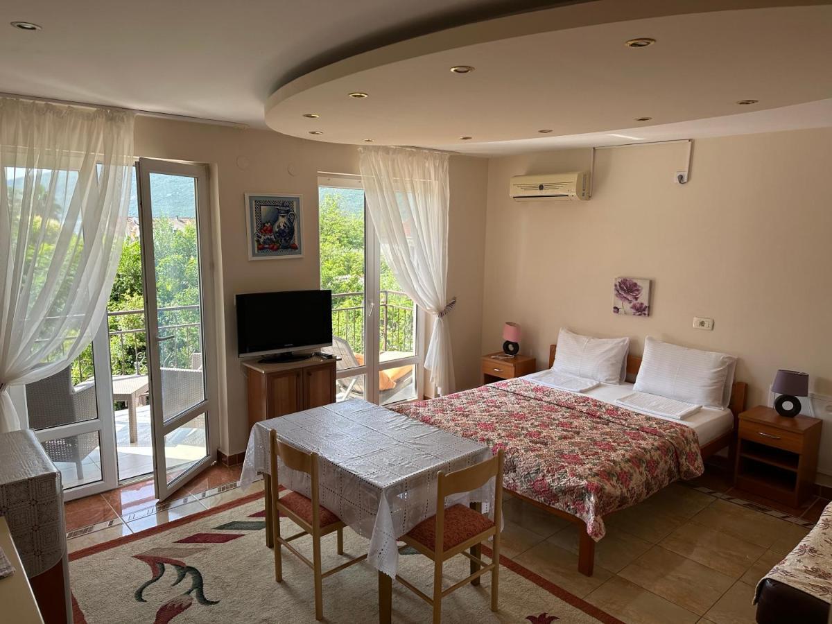Villa Alla Bed And Breakfast Herceg Novi Eksteriør bilde